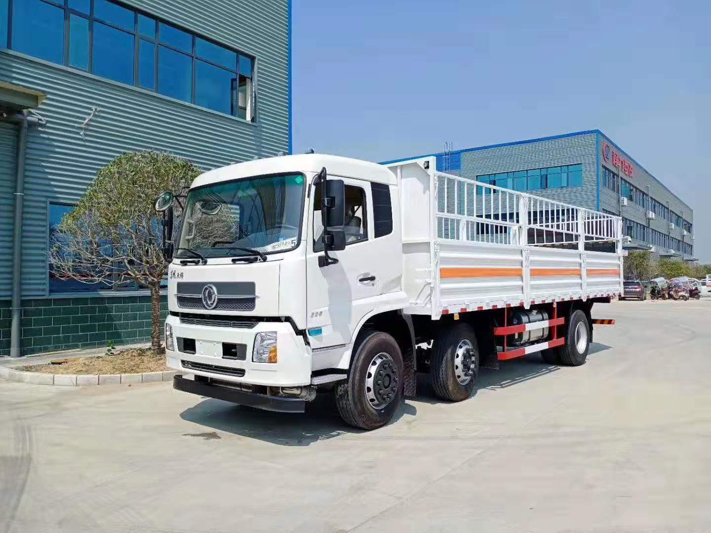 遼寧尚總訂購的東風天錦6X2氣瓶專用運輸車發車
