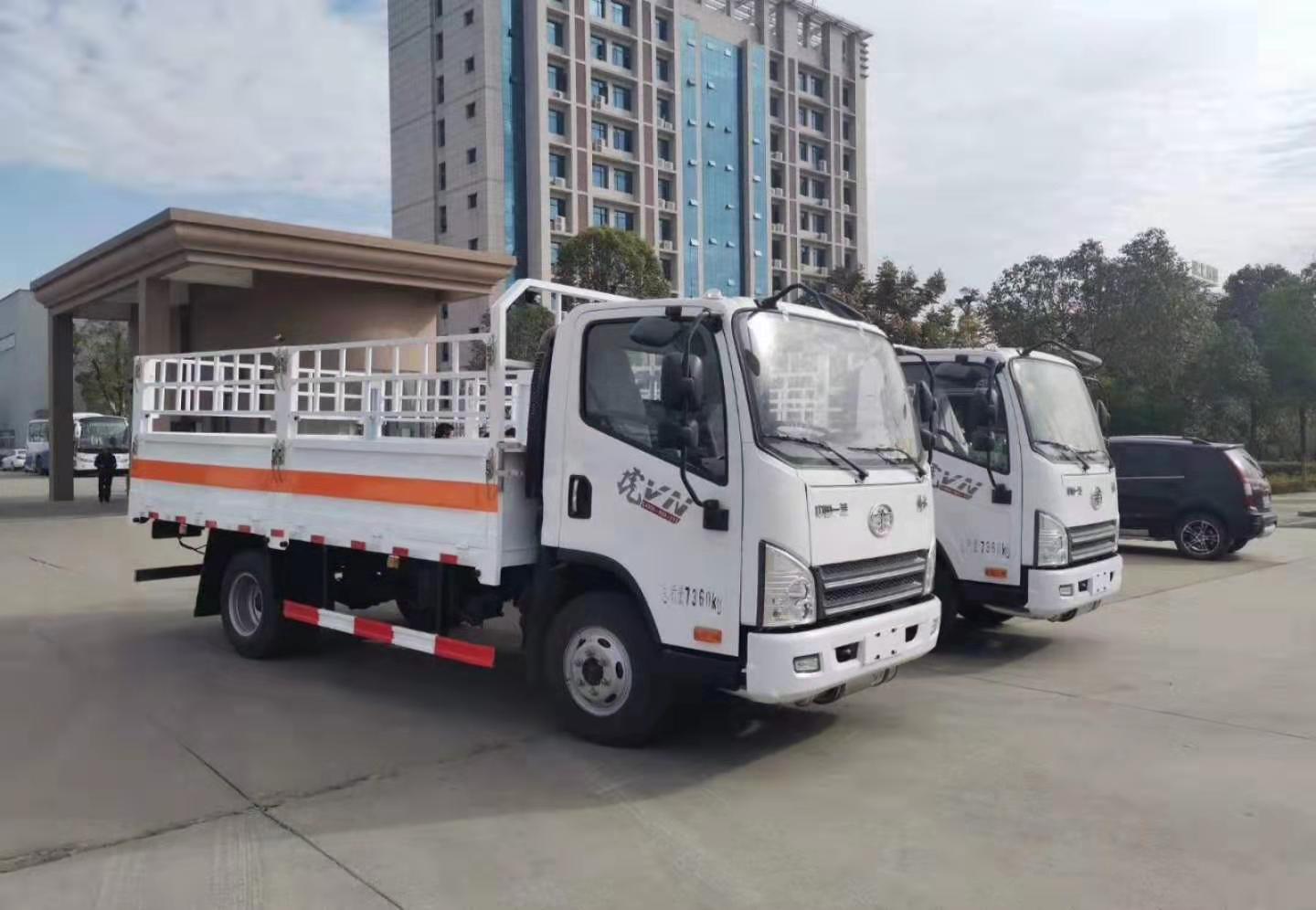 河北李總訂購的兩臺解放虎VN氣瓶運輸車發車