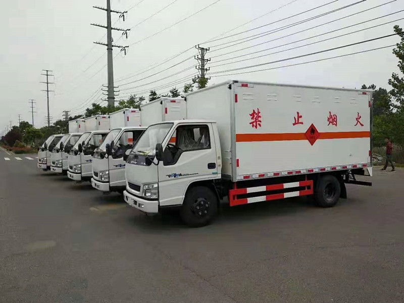 遼寧王總訂購五臺江鈴易燃氣體廂式運輸車
