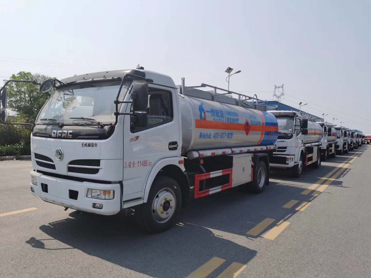 天津張總訂購11臺東風多利卡油罐車發車
