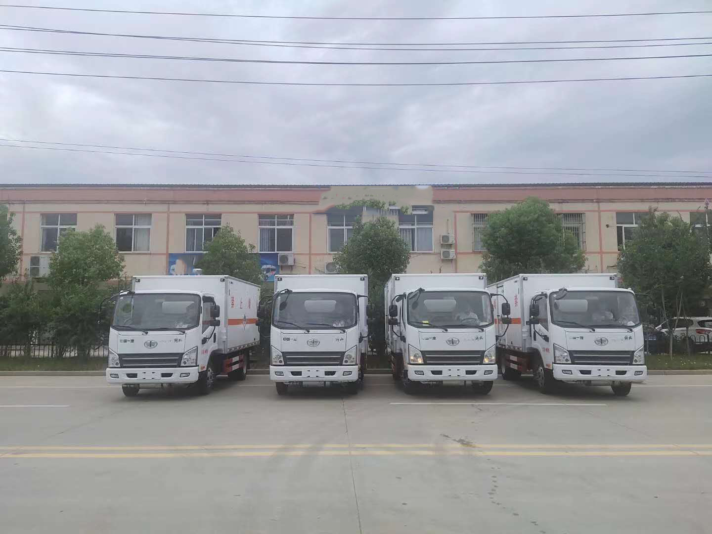 河北李總自提四臺解放雜項(xiàng)危險(xiǎn)品車