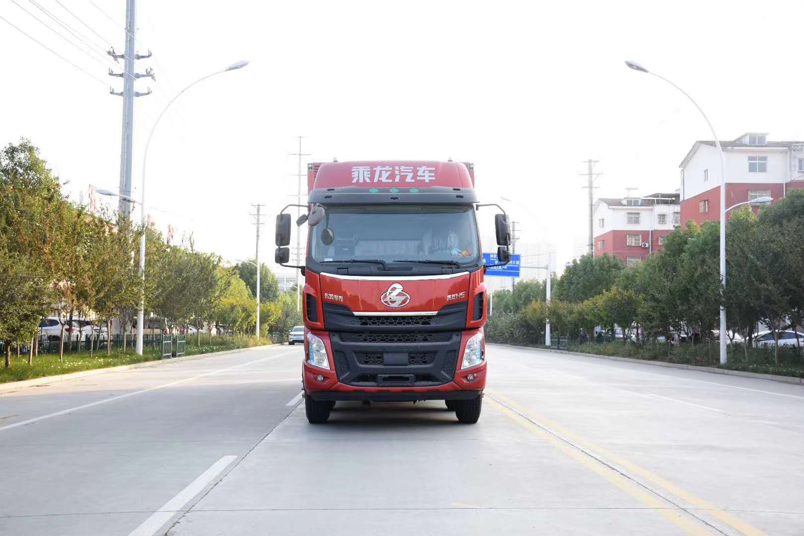 柳汽四軸瓦楞板危險(xiǎn)品廂式運(yùn)輸車(chē)