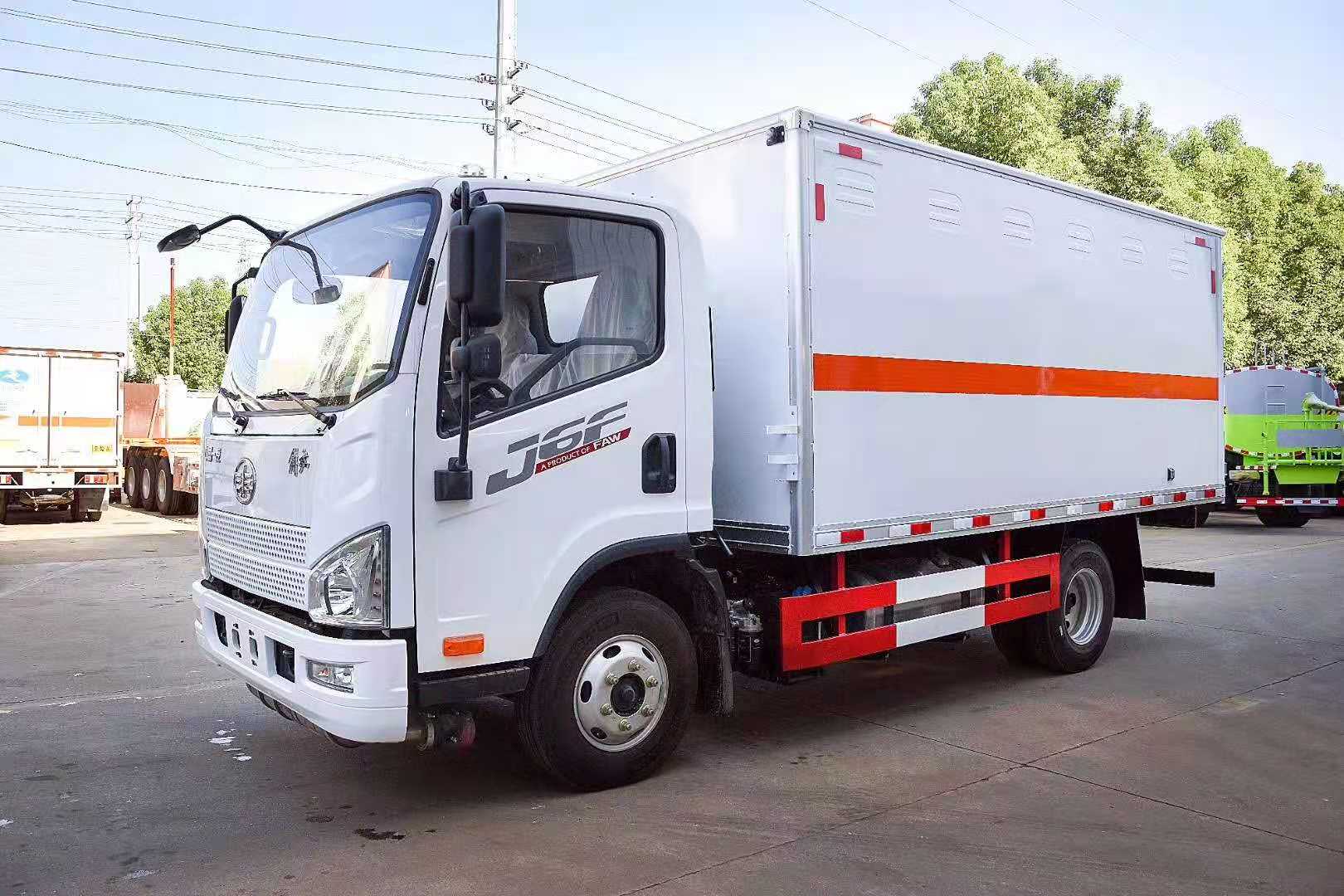 解放國(guó)六J6藍(lán)牌危險(xiǎn)品車(chē)