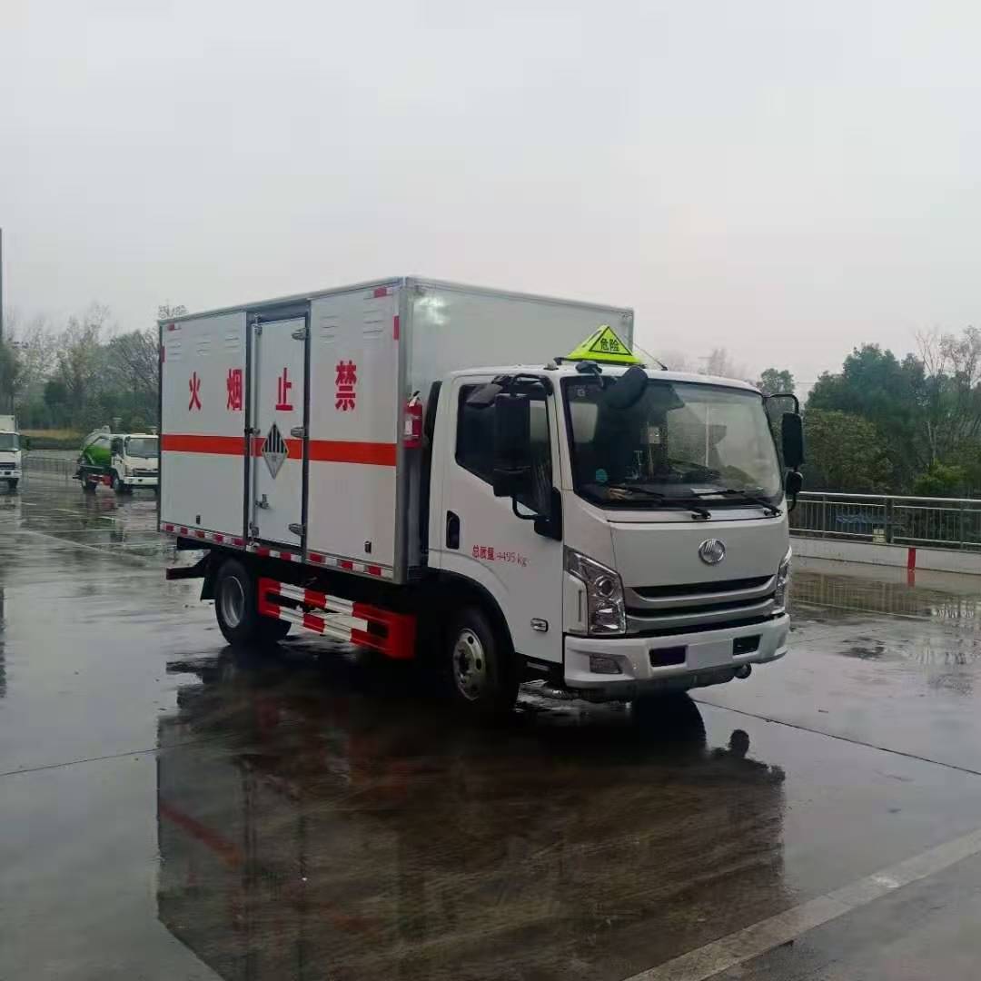 躍進(jìn)C500藍(lán)牌危險(xiǎn)品車(chē)