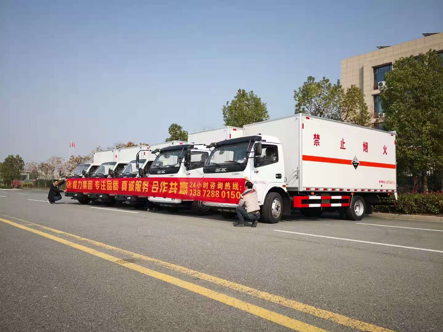 甘肅王總批量訂購五臺(tái)腐蝕品廂式運(yùn)輸車