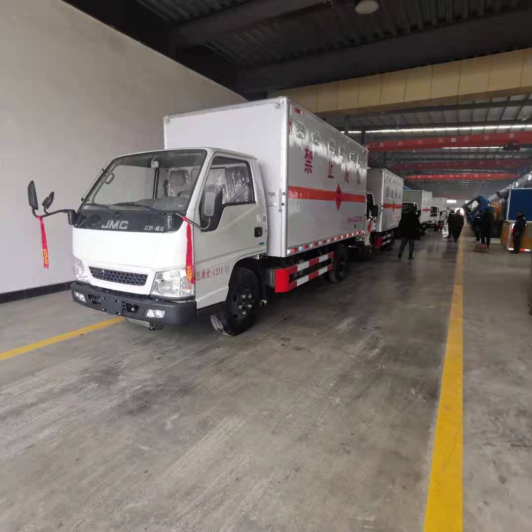 河北李總四臺江鈴危險品車發(fā)車