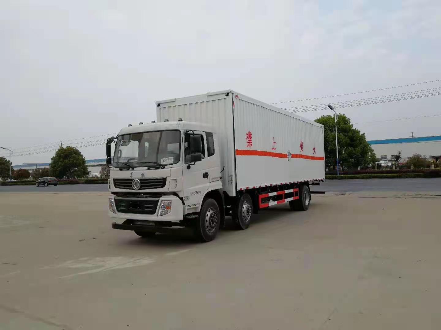 東風專底前四后四9米5危險品車