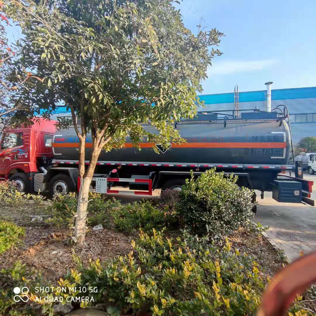 解放前四后六腐蝕品罐式運(yùn)輸車