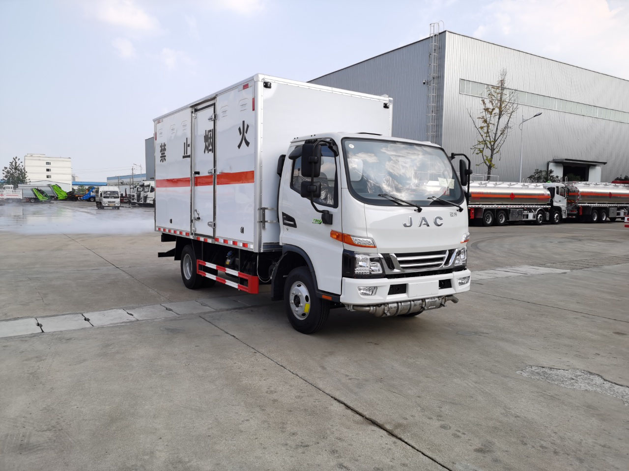 江淮駿鈴V5藍(lán)牌國(guó)六氣體廂式運(yùn)輸車