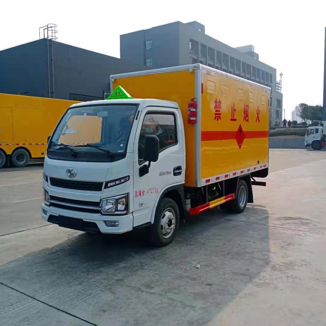 國(guó)六躍進(jìn)柴油版易燃?xì)怏w廂式運(yùn)輸車