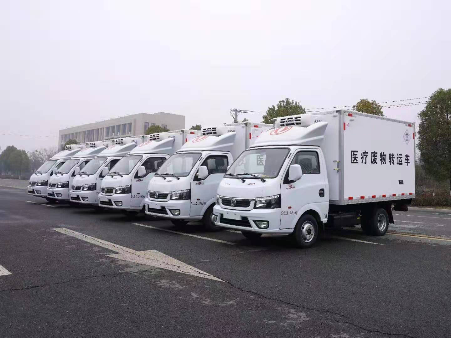河北丁總訂購(gòu)6臺(tái)東風(fēng)途逸汽油國(guó)六醫(yī)療廢物轉(zhuǎn)運(yùn)車