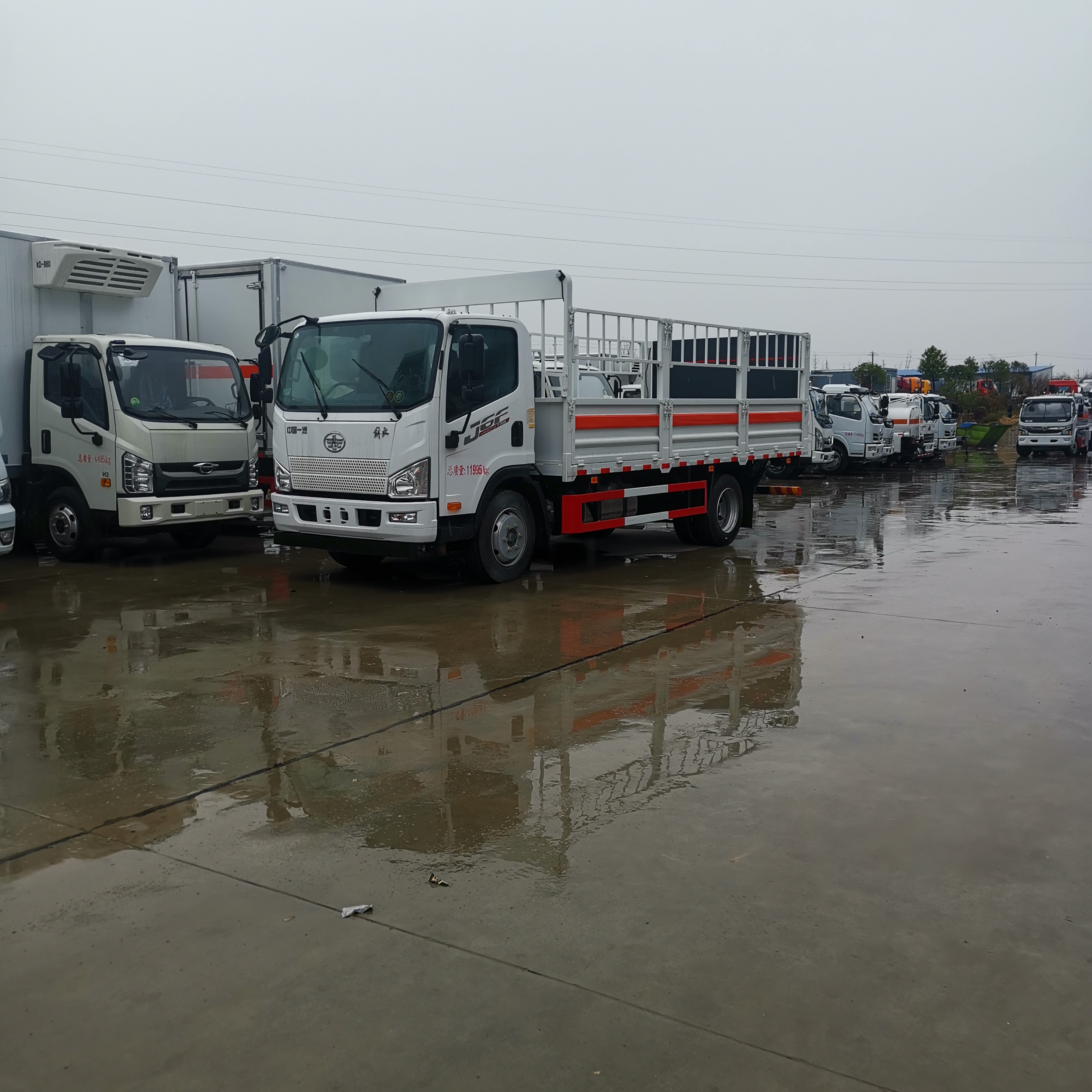 解放5米1帶液壓尾板氣瓶運輸車