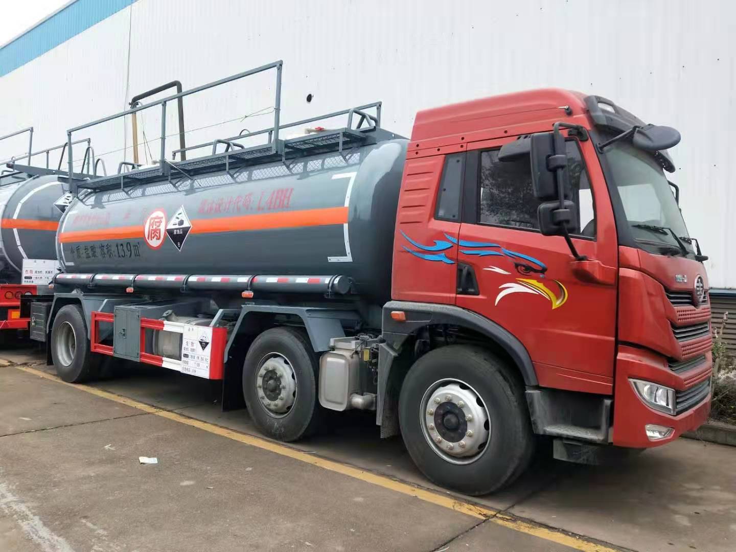 解放龍V鹽酸液堿硫酸罐式運輸車