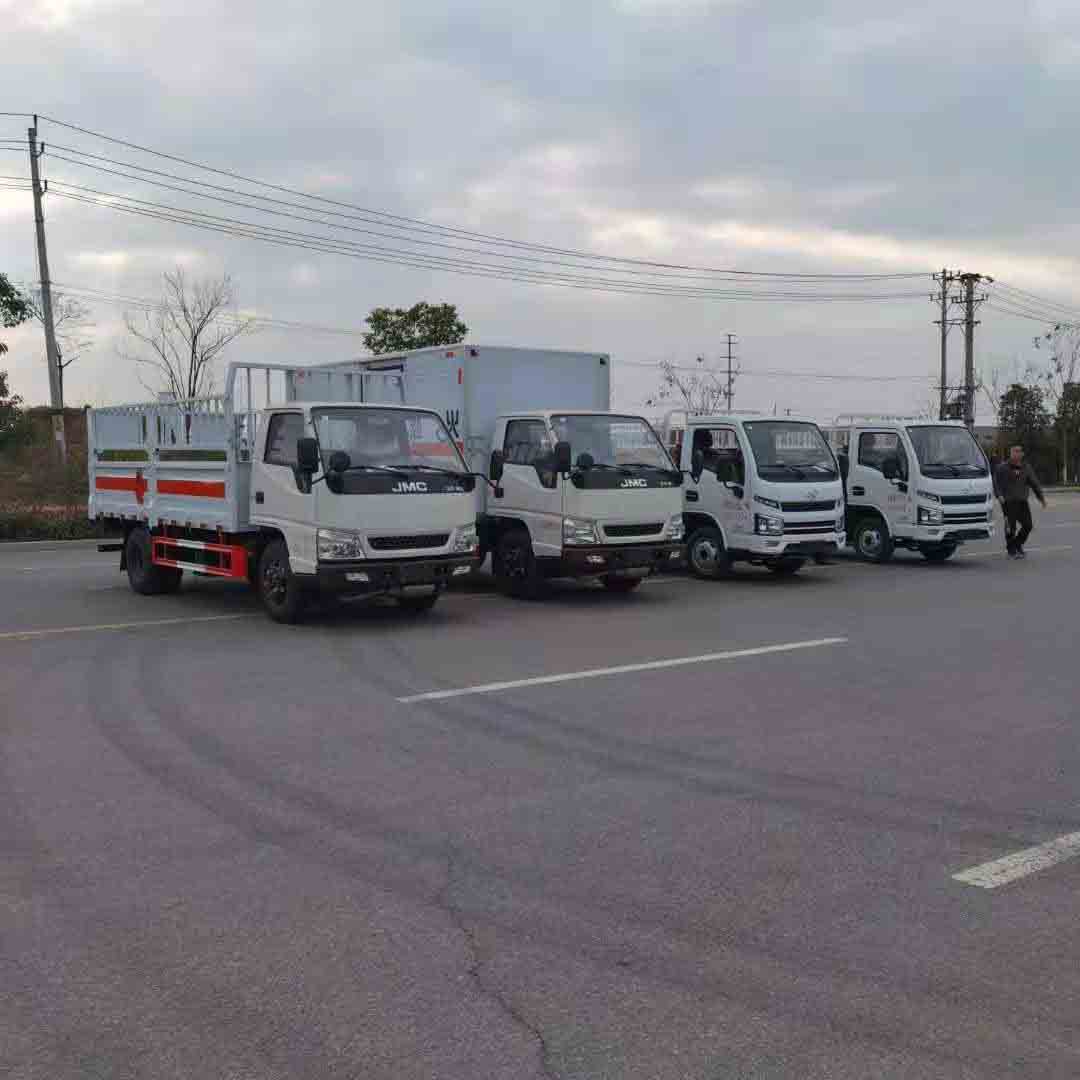 青島李總訂購4臺(tái)危險(xiǎn)品車