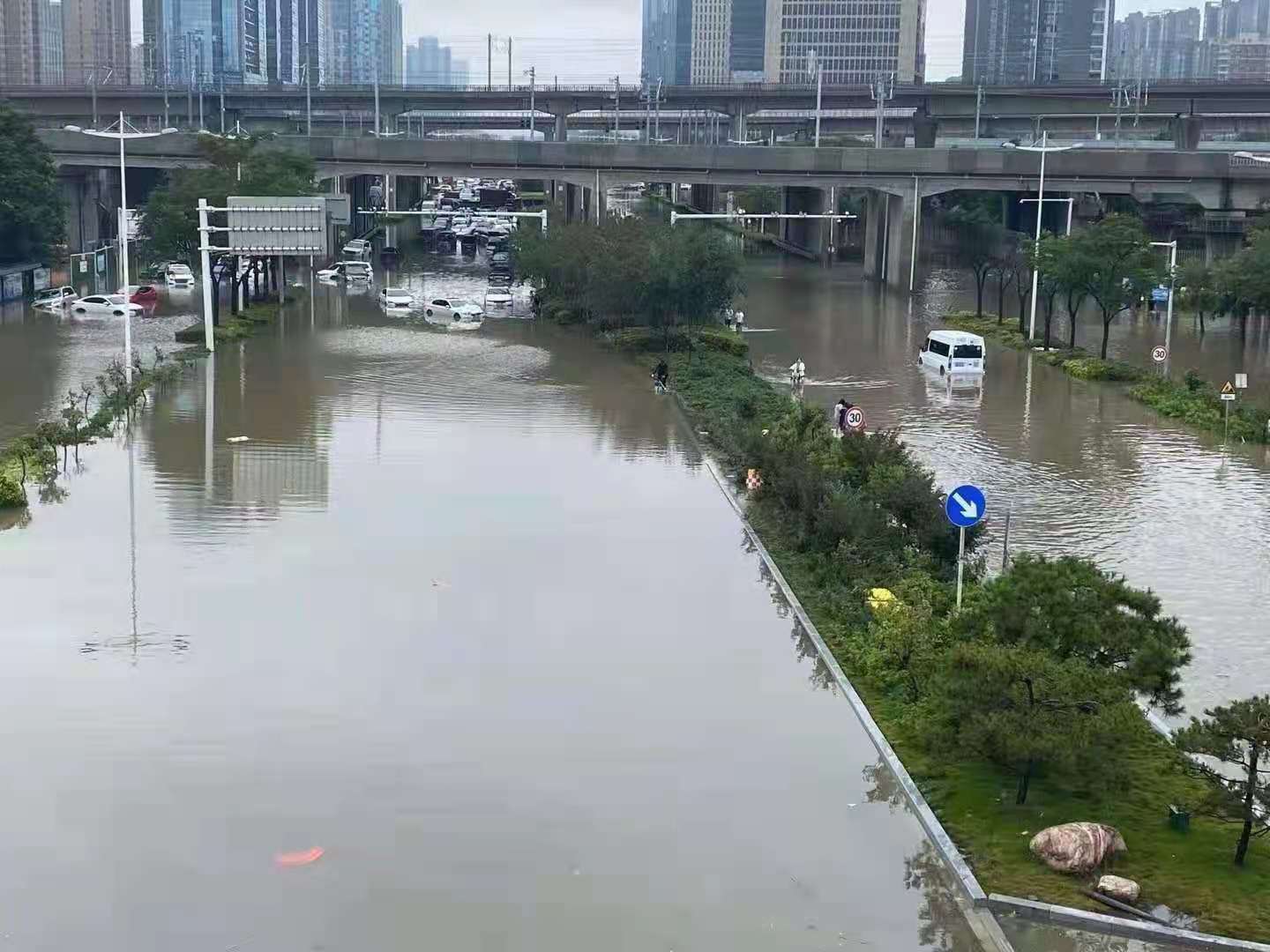 程力專汽溫馨提示：車被水淹了，保險(xiǎn)怎么賠?