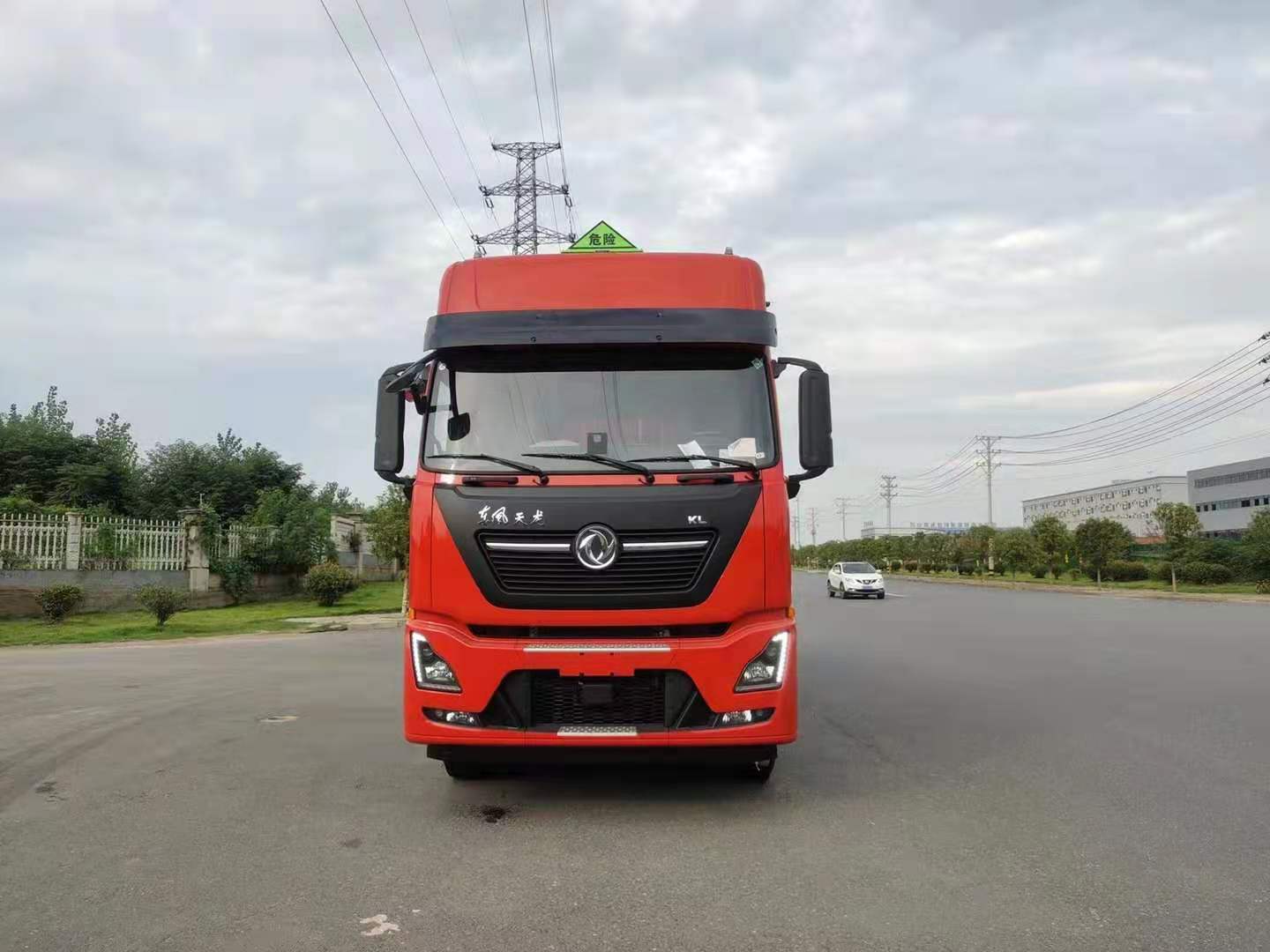 東風(fēng)天龍高頂雙臥國六低平板氣瓶車