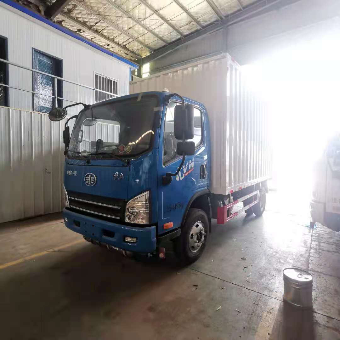 解放藍色駕駛室瓦楞板危險品車
