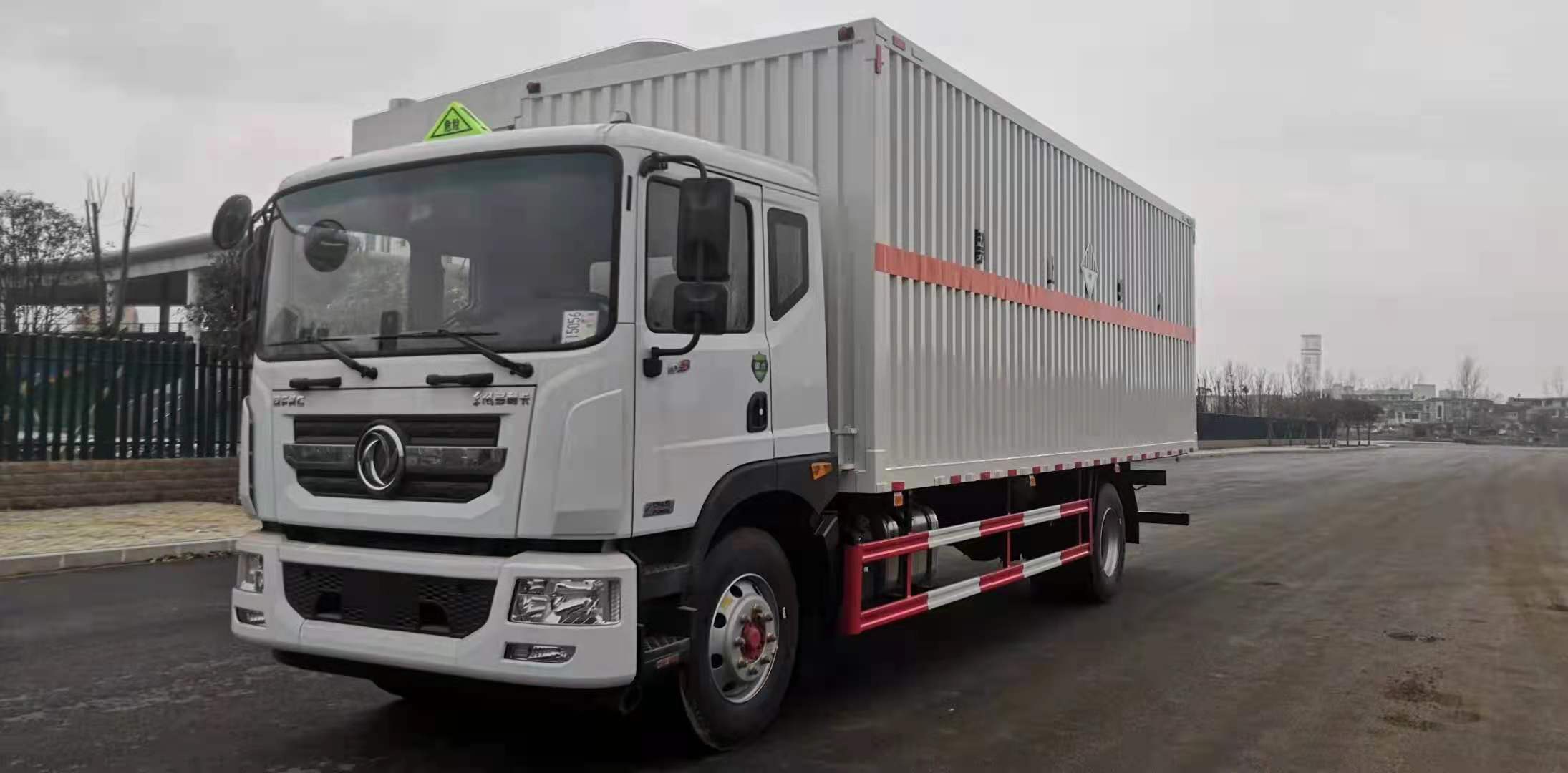 東風D9瓦楞板雜項國六危險品車