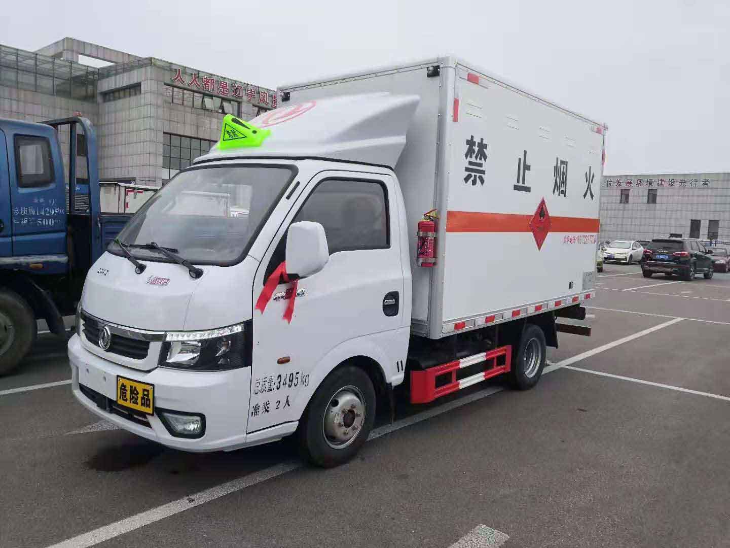 東風途逸國六汽油三類危險品車