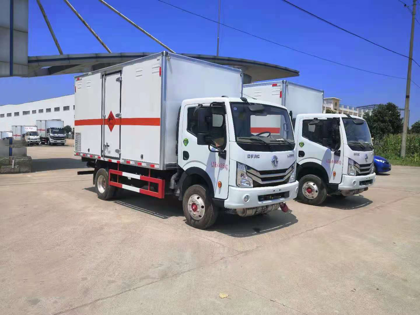 遼寧李總訂購2臺東風(fēng)多利卡藍(lán)牌爆破器材運(yùn)輸車