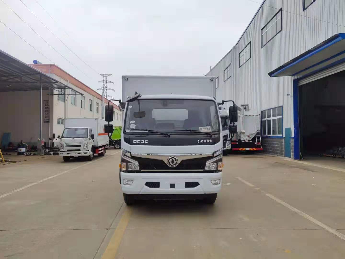 東風福瑞卡8噸危險品車