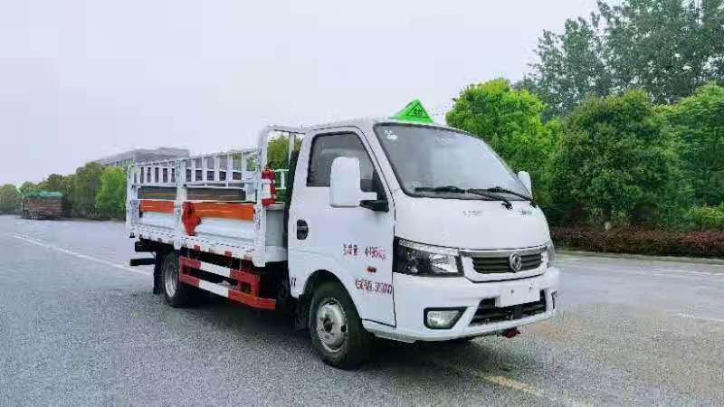 東風途逸3米8國六氣瓶運輸車