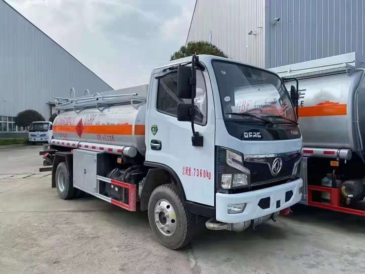 東風福瑞卡甲醇罐式運輸車