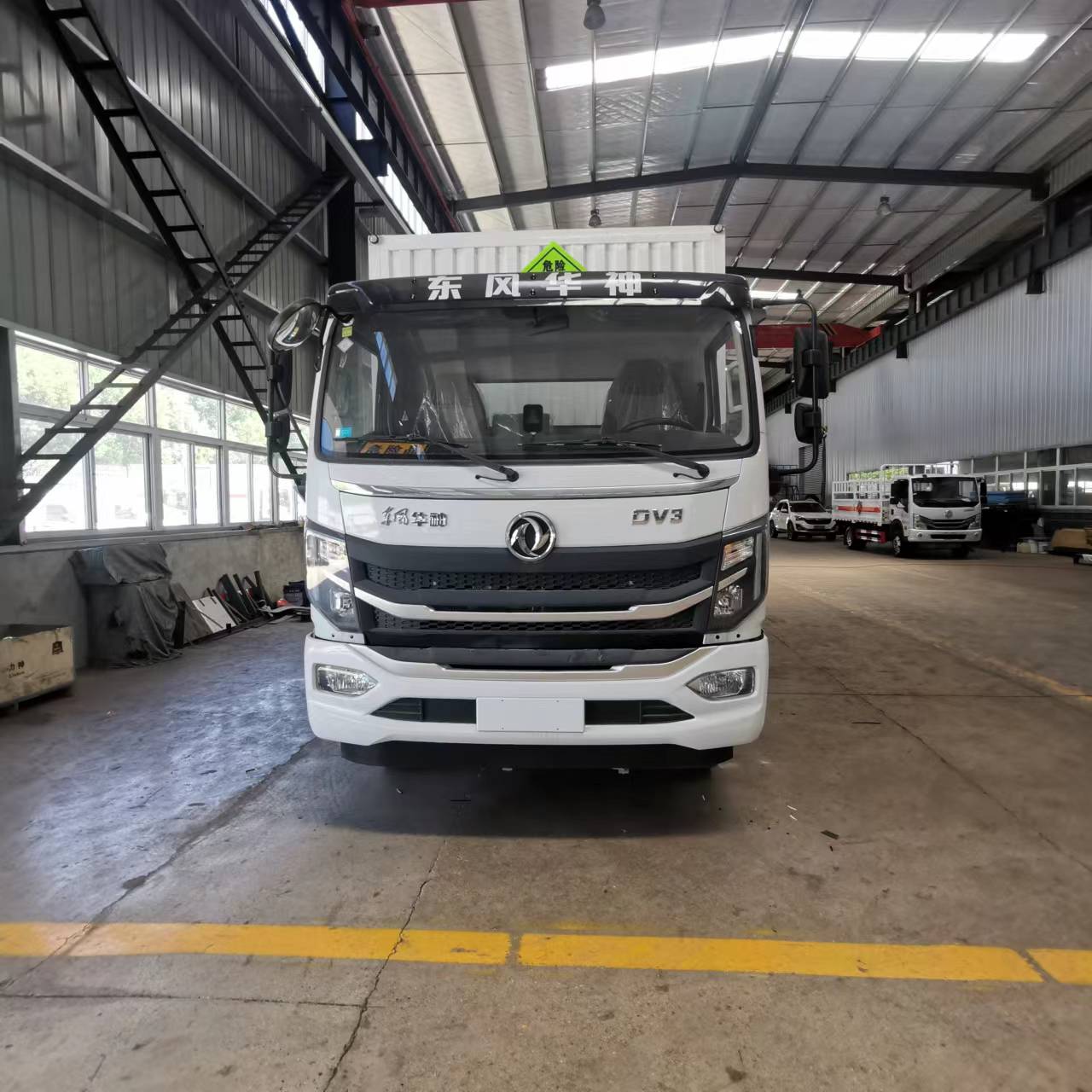 帶氣囊座椅5米1東風華神危險品車
