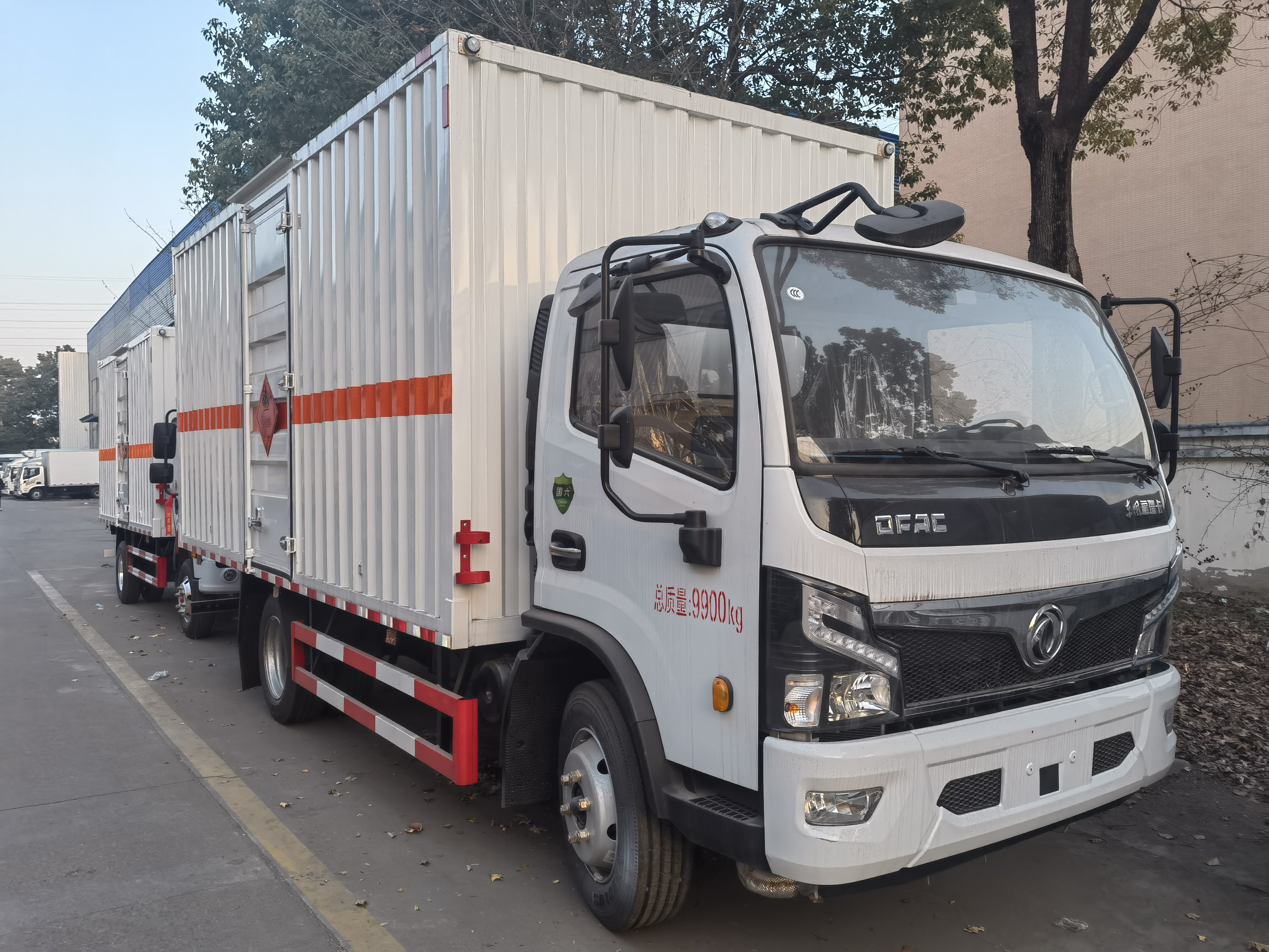 東風載重7噸小八檔變速箱防爆車