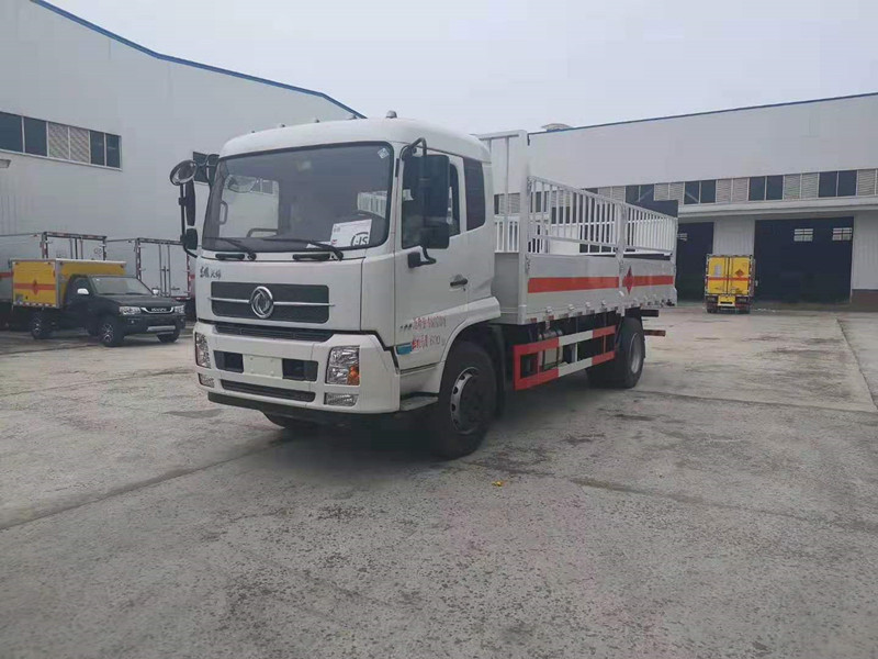 裝卸貨方便，東風(fēng)天錦帶液壓尾板氣瓶運(yùn)輸車