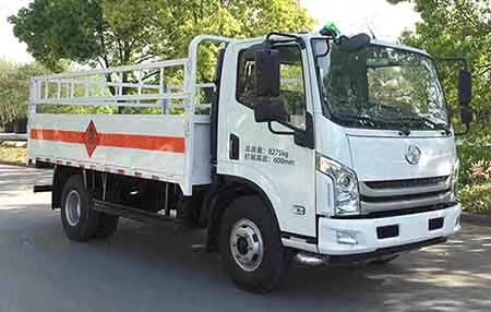 新款車型推薦——超越C500-33黃牌重載氣瓶運(yùn)輸車