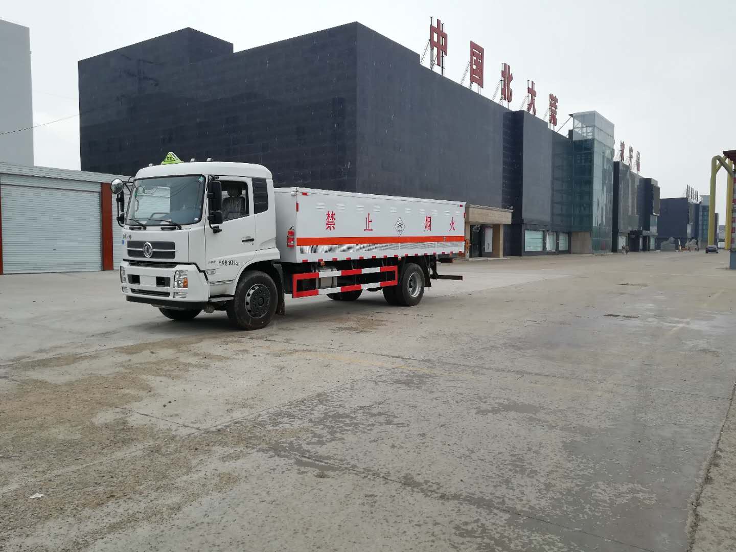 東風天錦毒性危險品車詳細參數介紹
