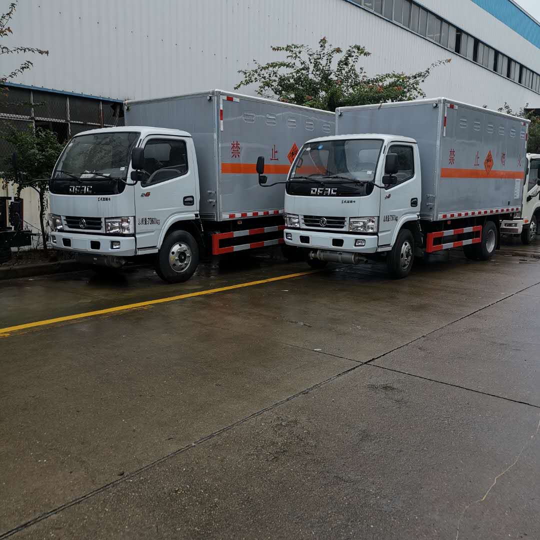湖南張總自提兩臺東風多利卡防爆車