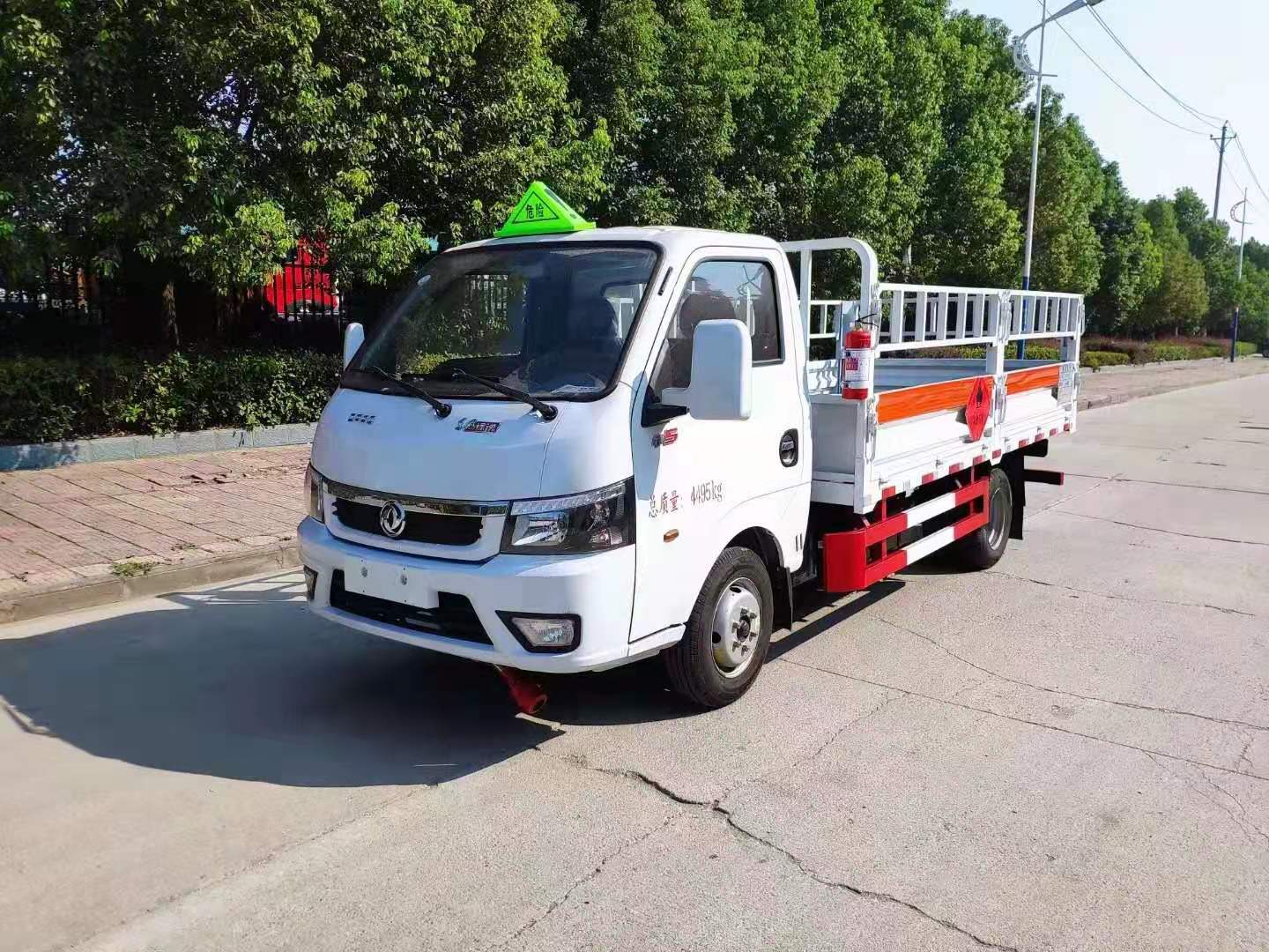 東風途逸3米5柴油國六氣瓶車