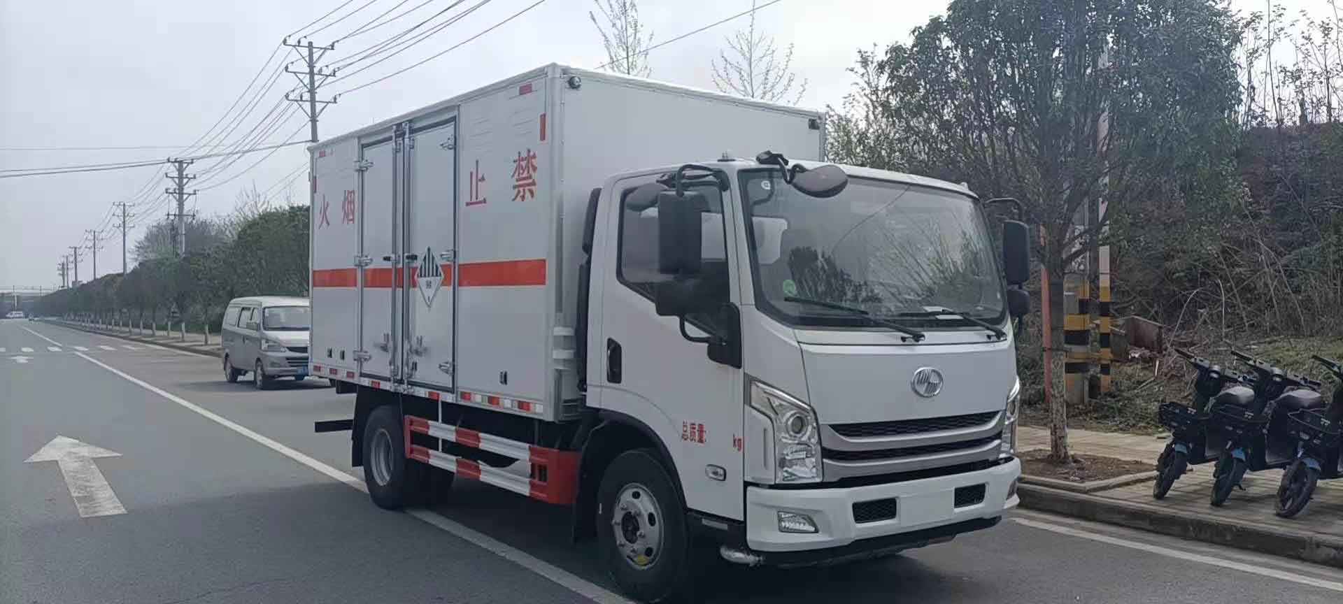 躍進C500寬體危險品車