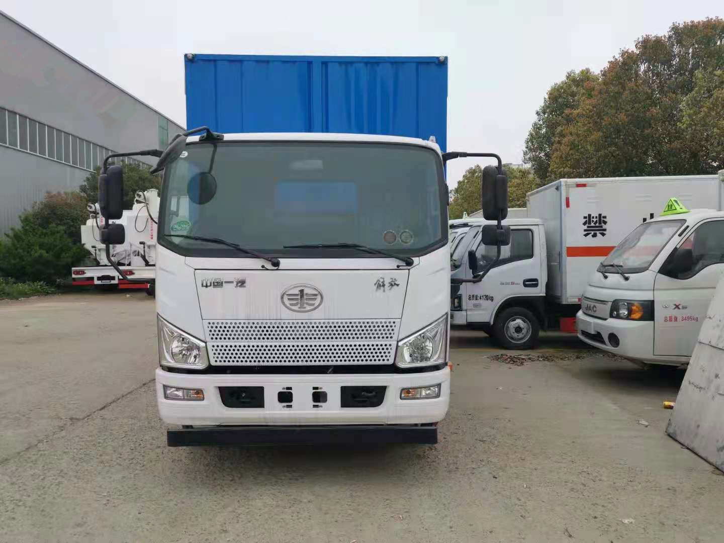 解放J6F國(guó)六5米1藍(lán)色危險(xiǎn)品車