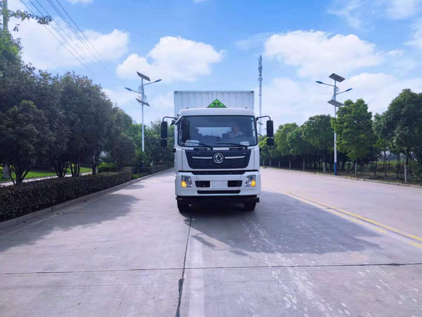 東風天錦瓦楞板帶雙側(cè)門雜項危險品車