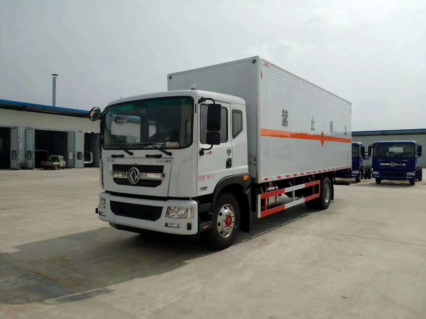 230馬力東風(fēng)D9新規(guī)危險(xiǎn)品車