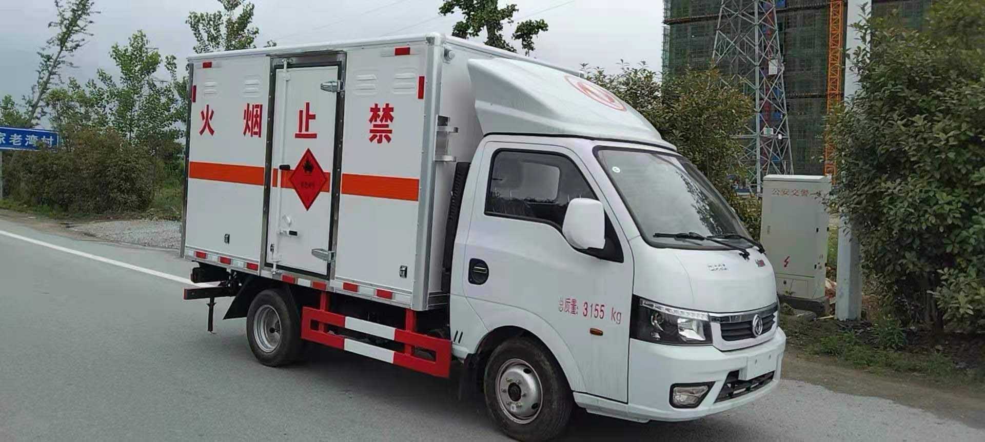 東風(fēng)途逸國六柴油易燃液體廂式運(yùn)輸車