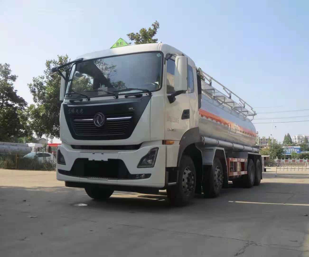 東風(fēng)天龍國六前四后八腐蝕品罐式車