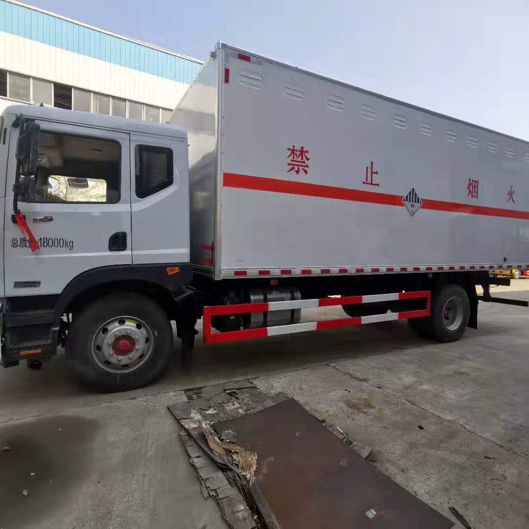 6米2東風D9爆破器材車