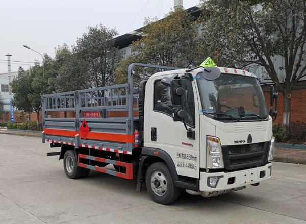 4米2重汽豪沃國六氣瓶車