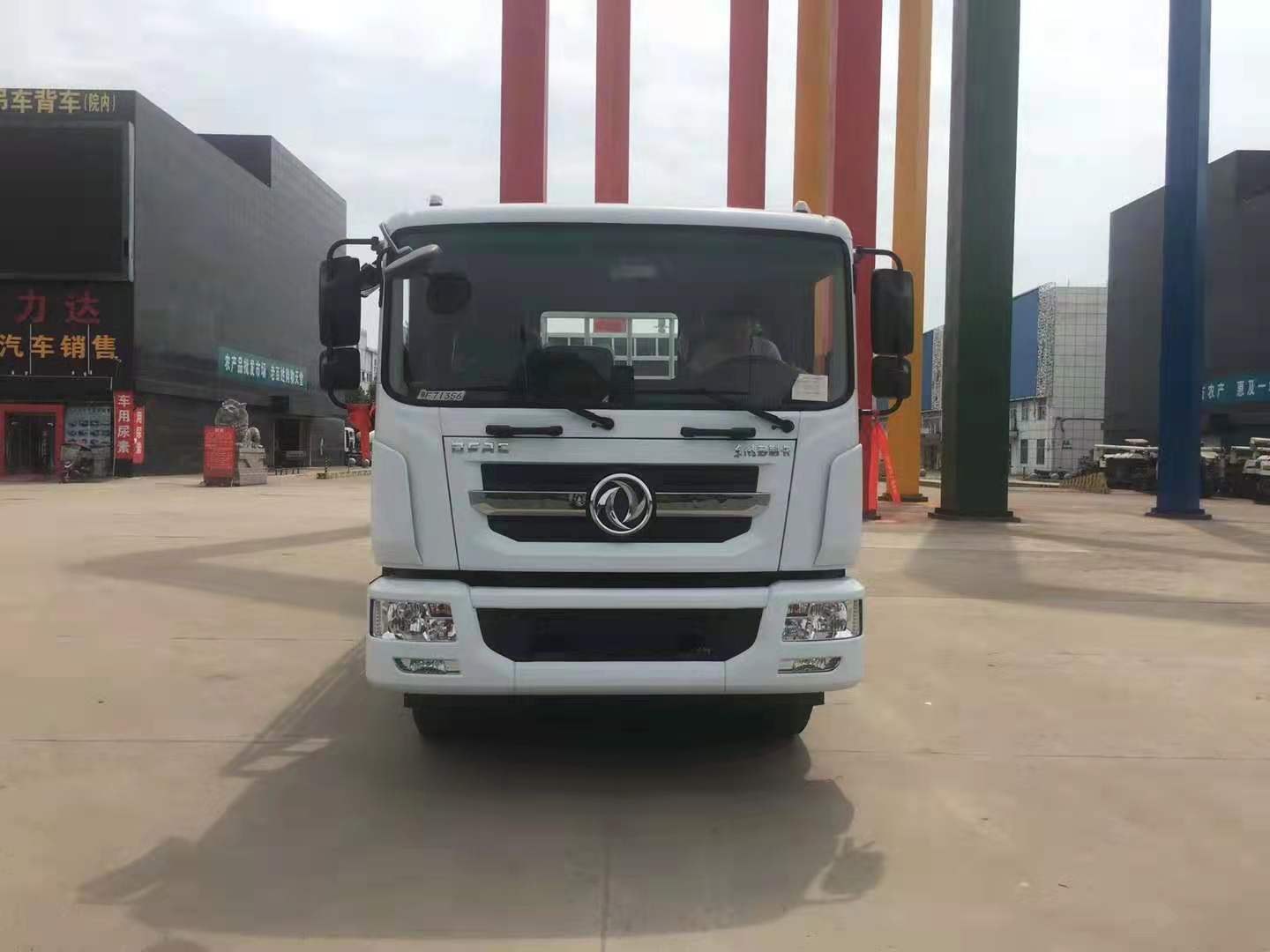 東風(fēng)D9國六帶液壓尾板氣瓶車