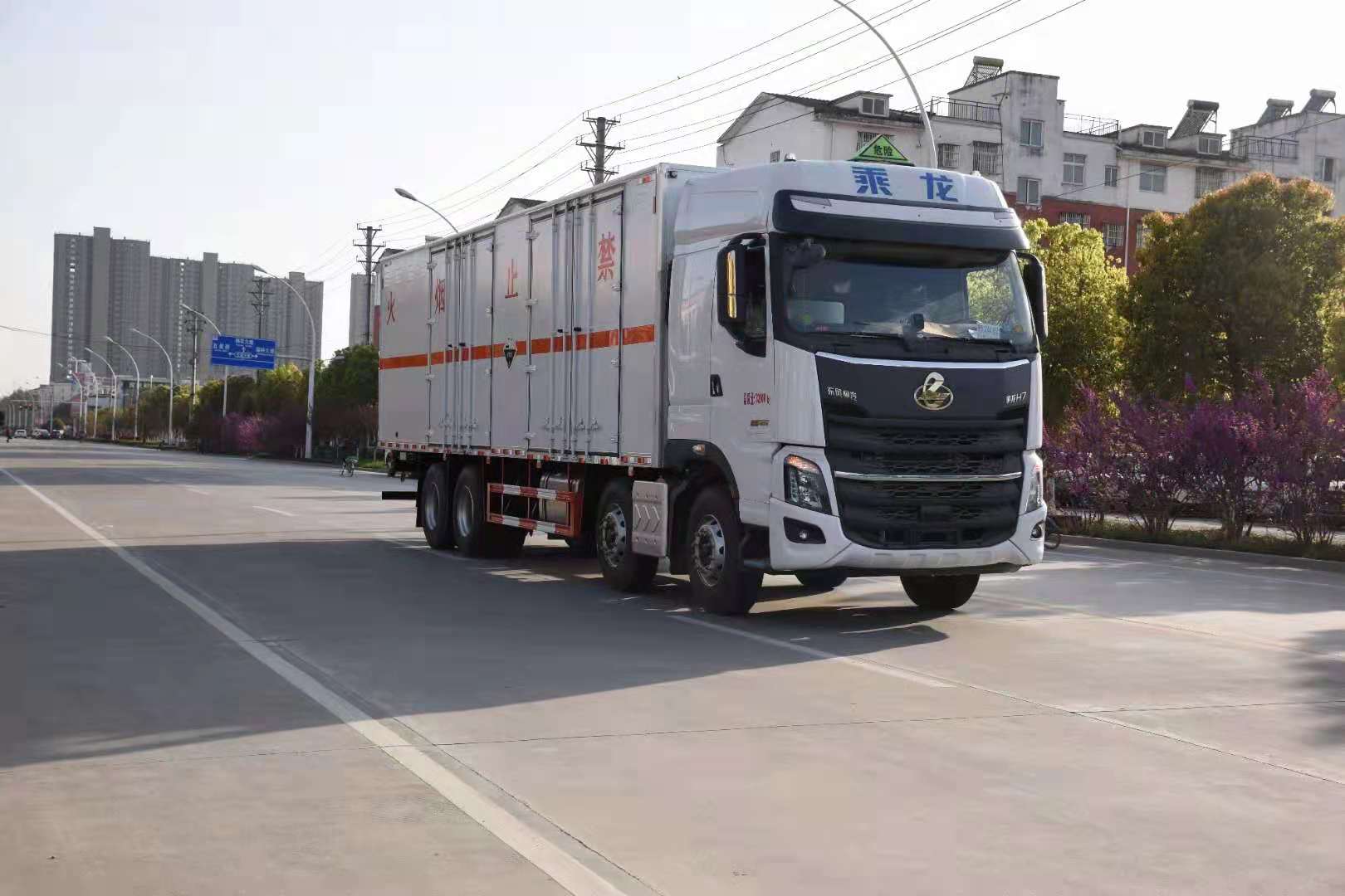東風(fēng)天龍與東風(fēng)柳汽危險品車對比