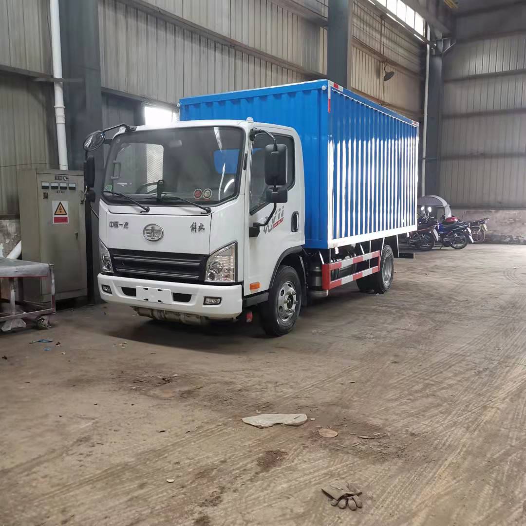 解放虎V瓦楞板國六危險品車（白色車頭藍色廂體）