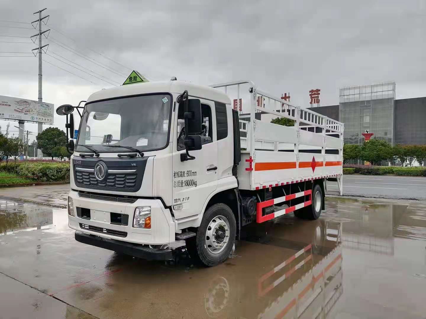 東風天錦新規6米8乙炔氣瓶配送車