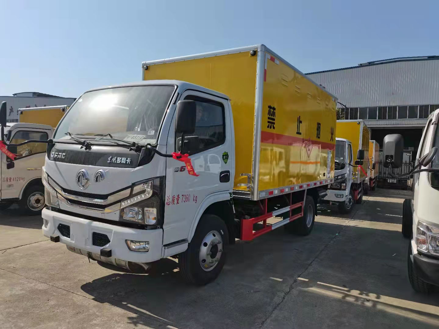 東風(fēng)多利卡國(guó)六全柴130馬力爆破器材車