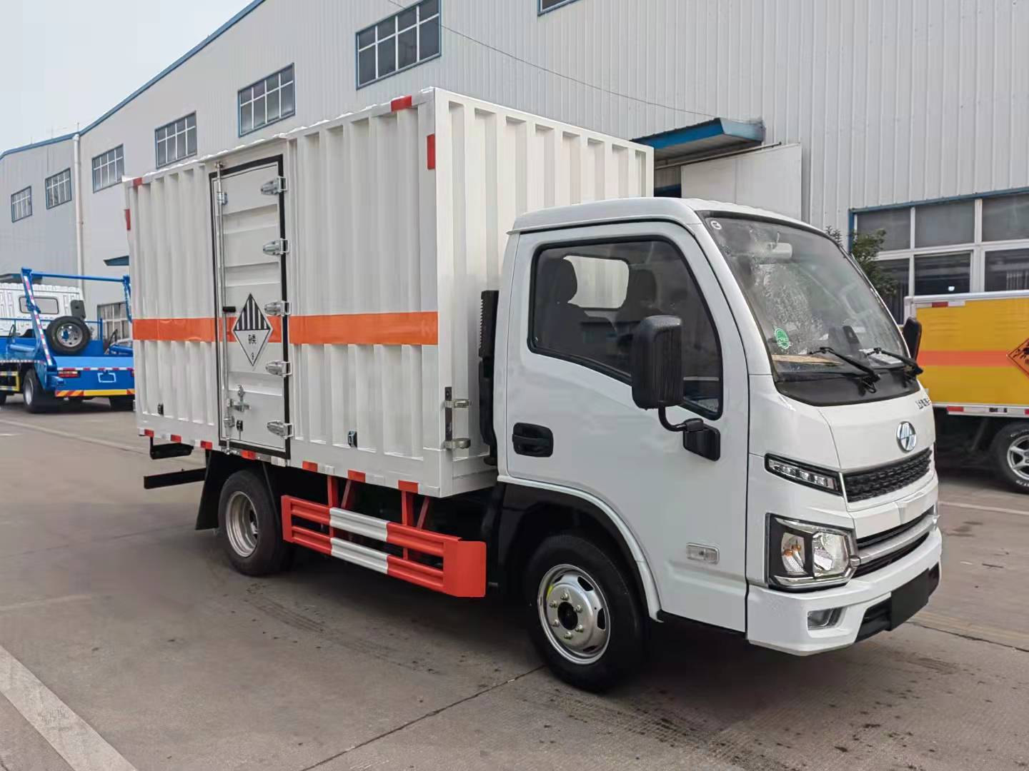 躍進3米3國六柴油瓦楞板危險品車