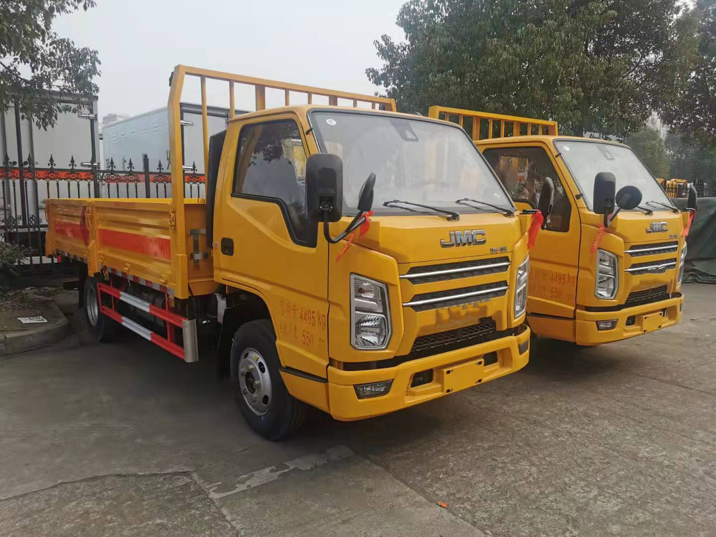 內蒙李總兩臺江鈴國六工程黃氣瓶車發車