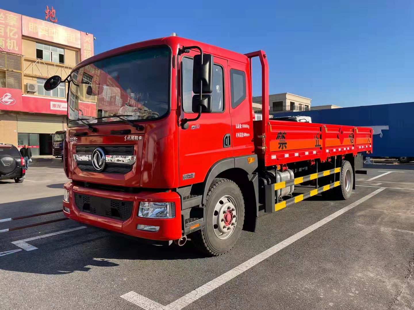 滿足新規(guī)的東風(fēng)D9低欄板氣瓶車